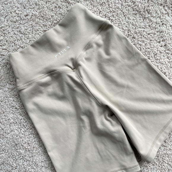 P'tula Tan High Rise 6" Biker Shorts Size Small Hidden Scrunch Buttery Soft Nude - Picture 9 of 14